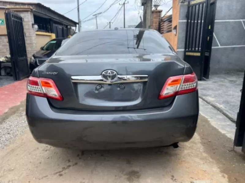 TOYOTA Camry - 2011