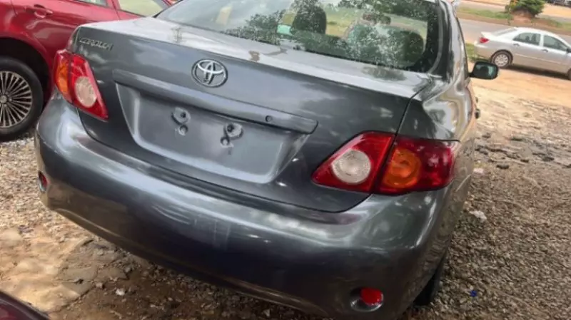 Toyota Corolla   - 2010