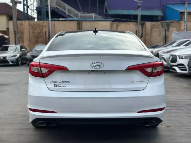 Hyundai Sonata   - 2016