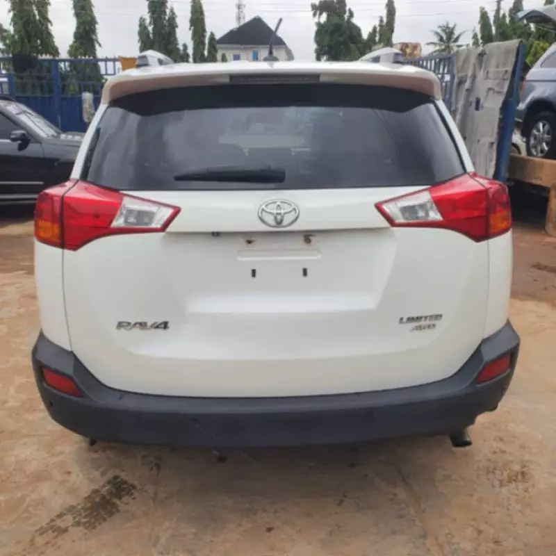 Toyota RAV 4   - 2015