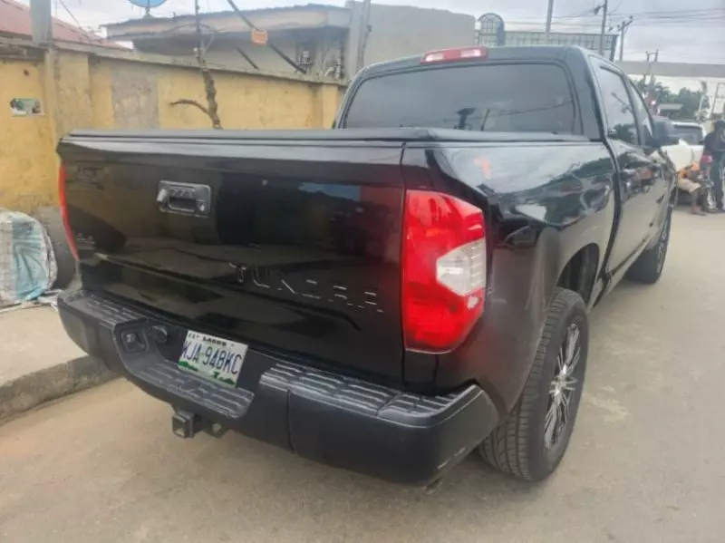 Toyota Tundra   - 2015