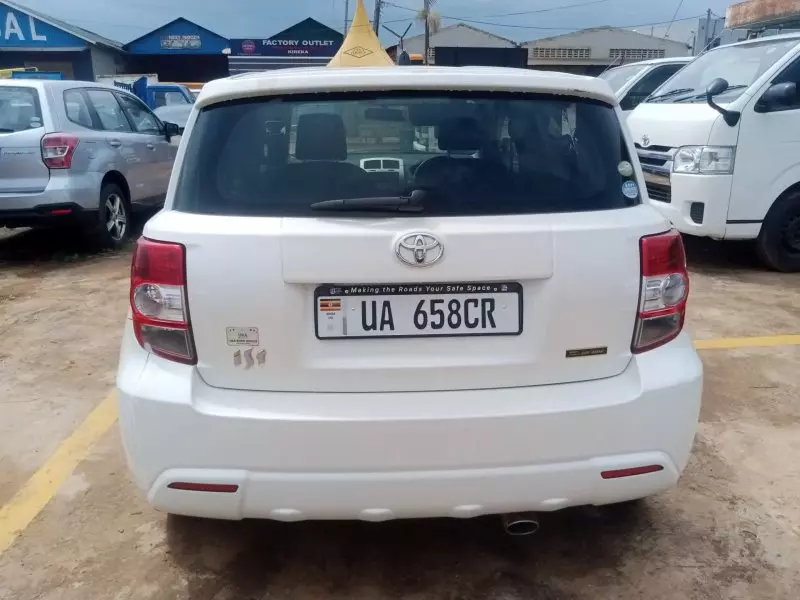 Toyota Ist    - 2011