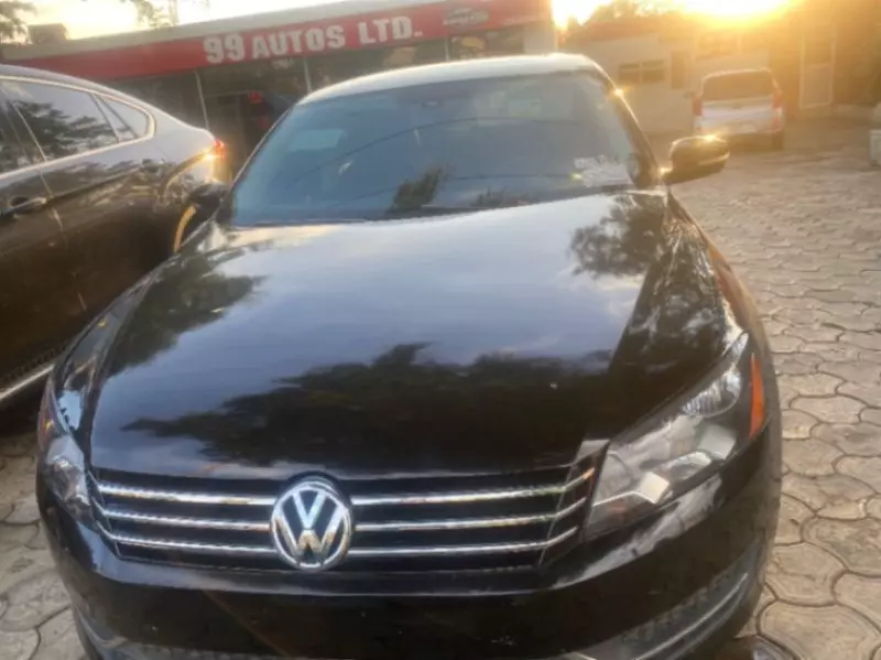 Volkswagen Passat   - 2013