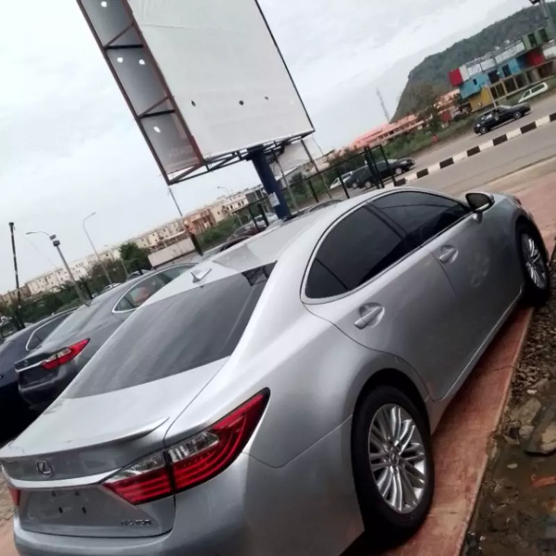 Lexus ES   - 2014