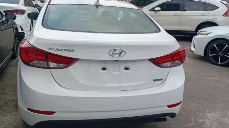 Hyundai Elantra   - 2015