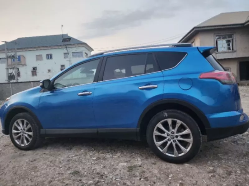 Toyota RAV4   - 2017