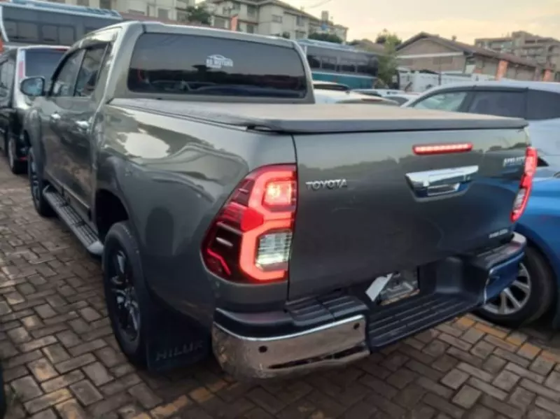Toyota Hilux   - 2020