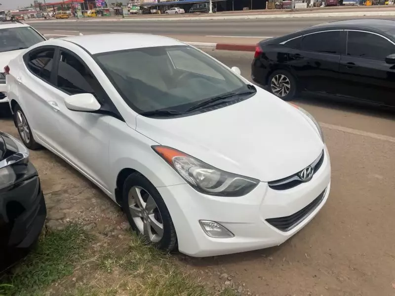 Hyundai Elantra - 2013