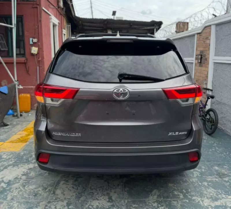Toyota Highlander   - 2018