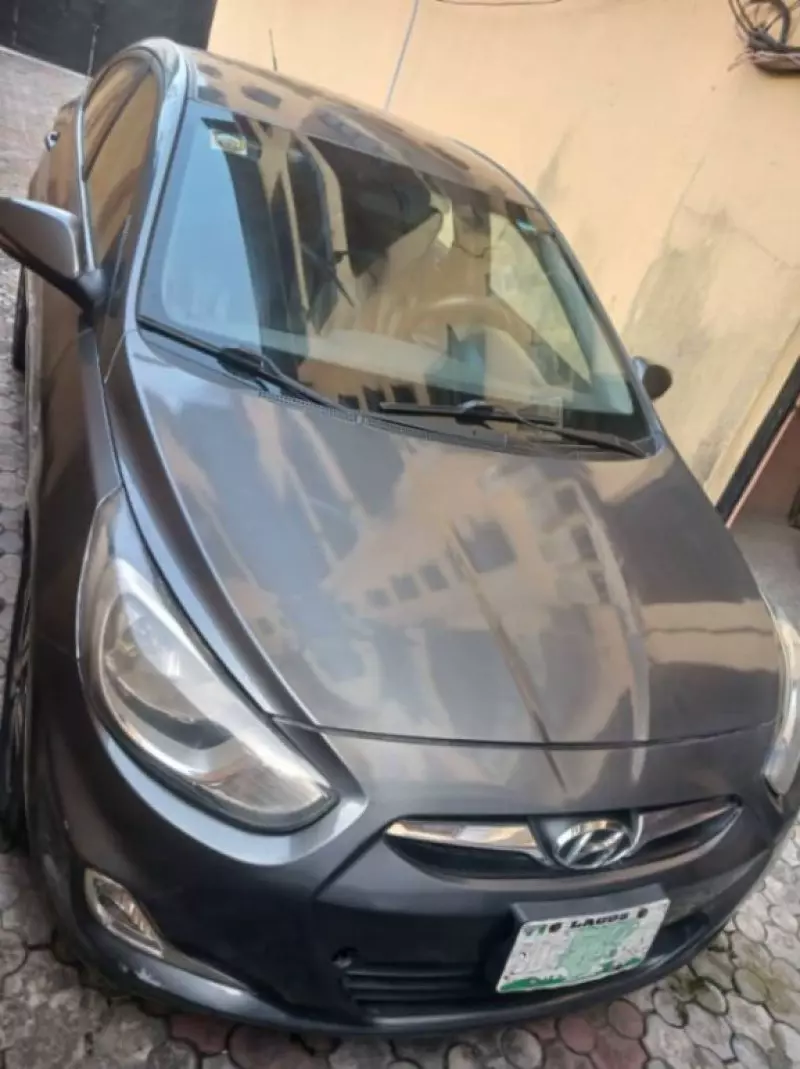 Hyundai Accent   - 2012