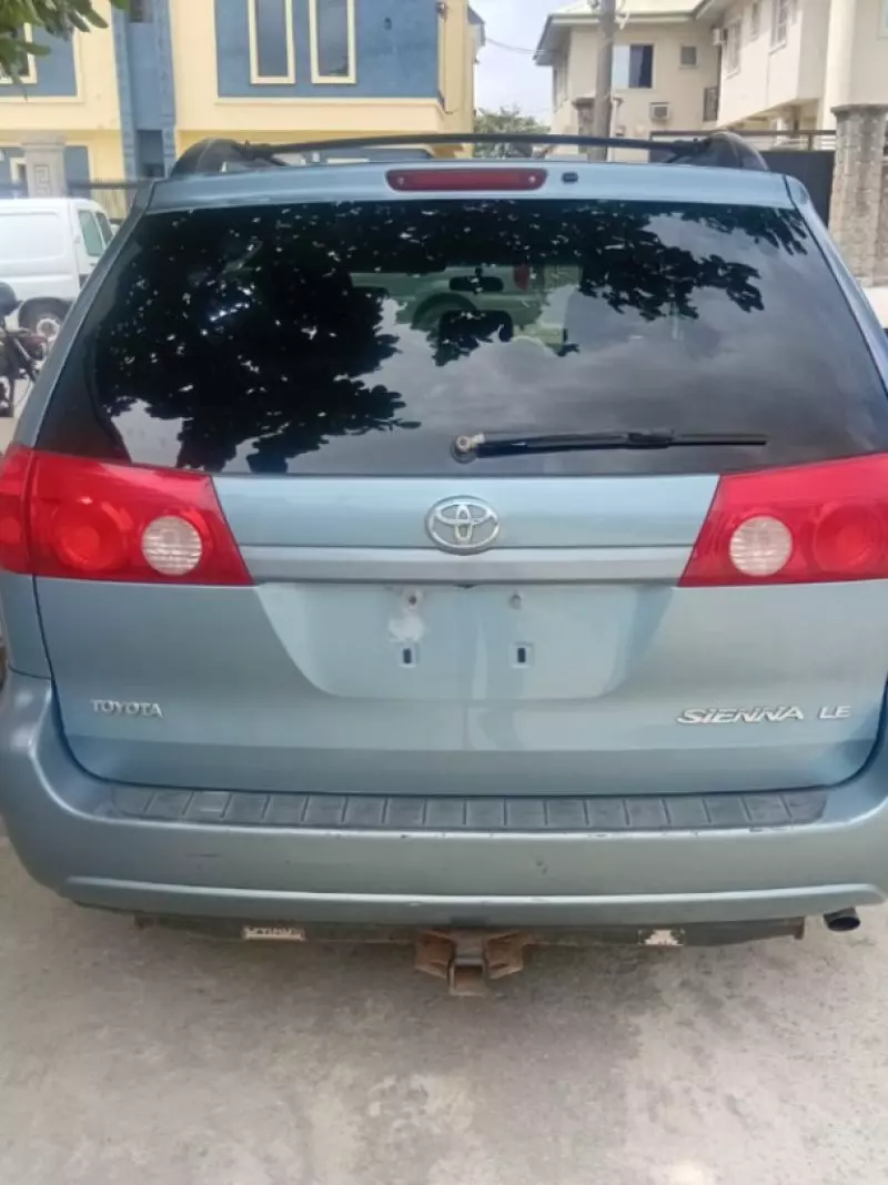 Toyota Sienna   - 2009