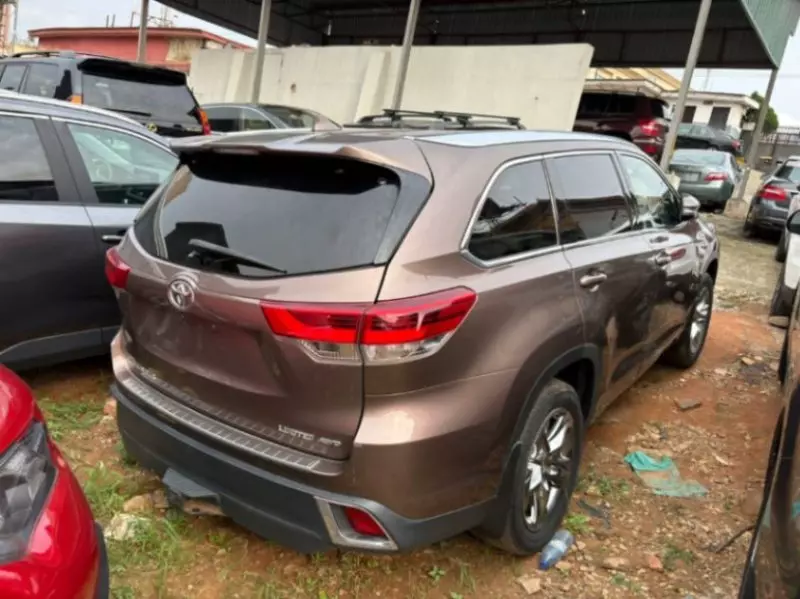 Toyota Highlander   - 2017