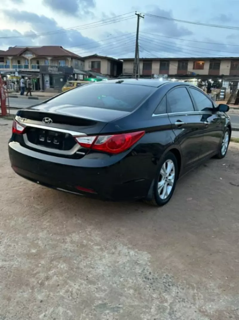 Hyundai Sonata   - 2013