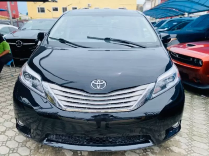 TOYOTA Sienna   - 2017