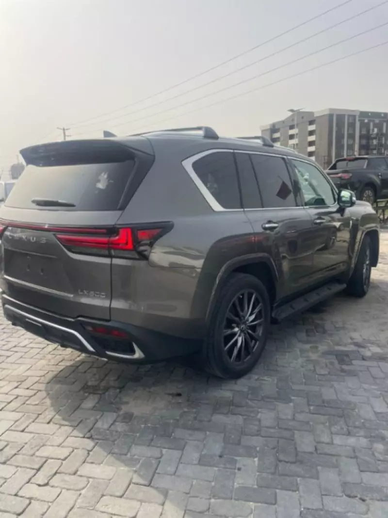 Lexus LX   - 2022