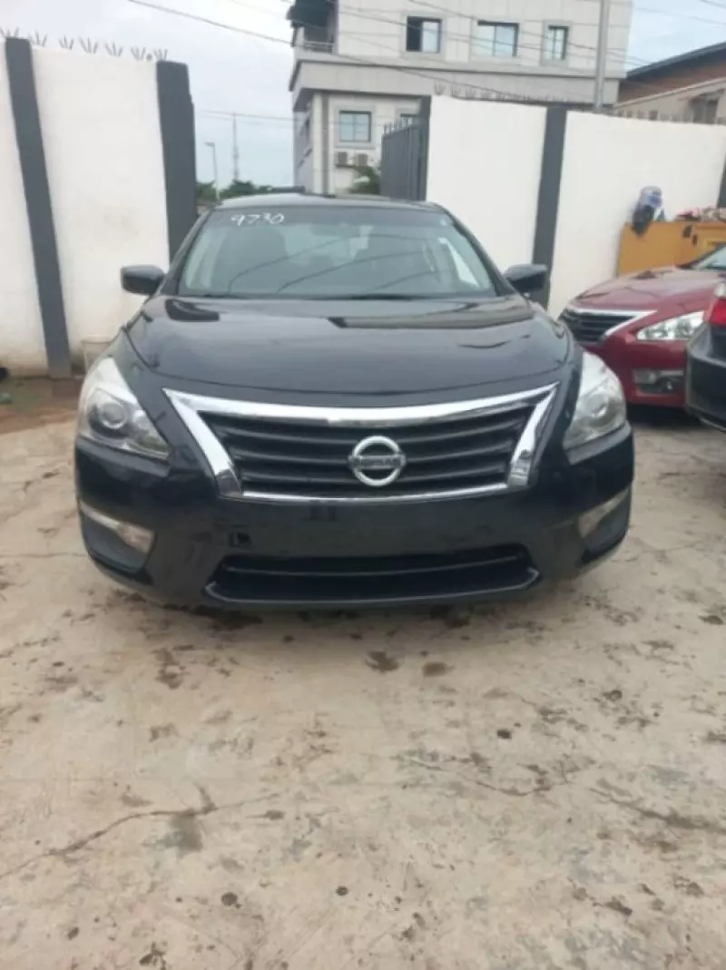 Nissan Altima   - 2013