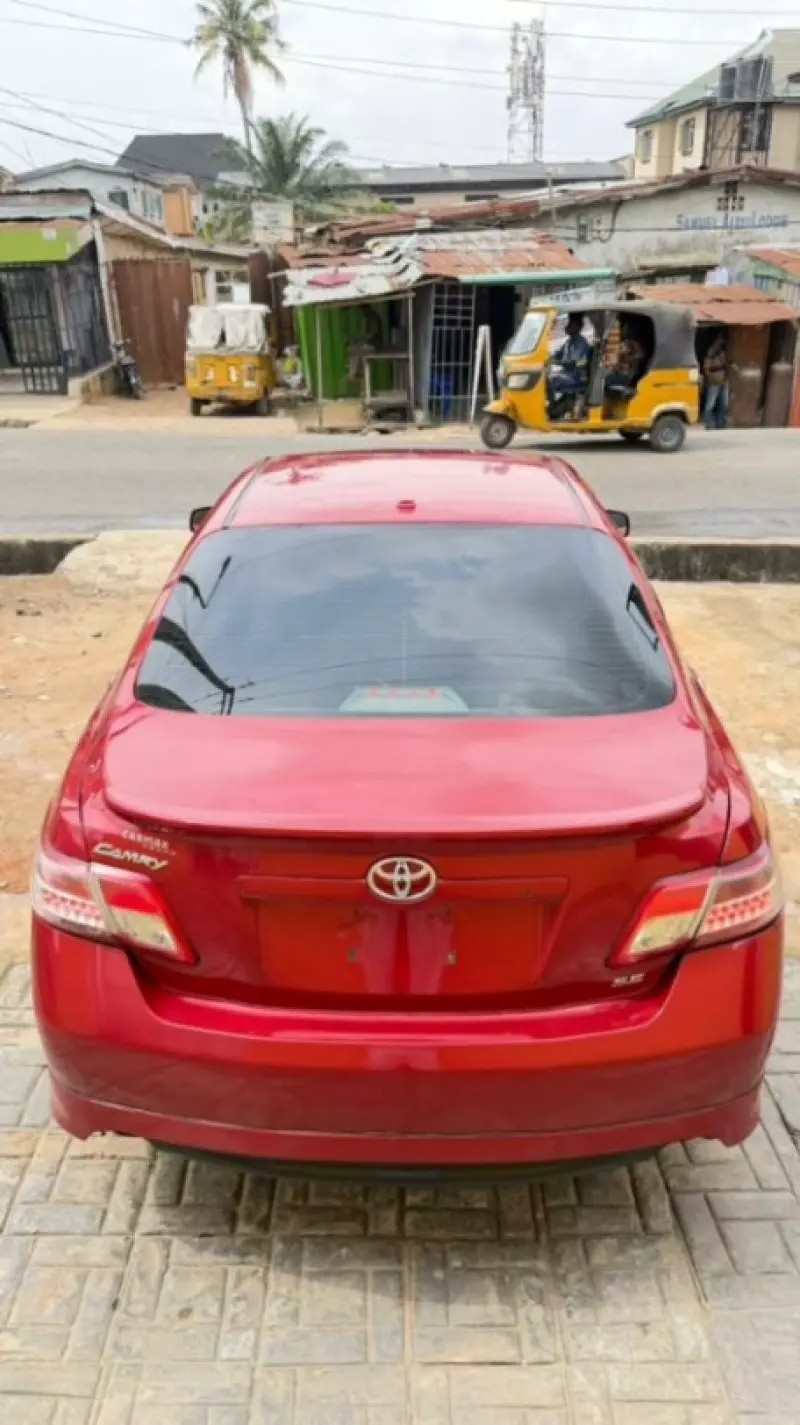 Toyota Camry - 2010