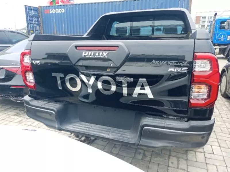 Toyota Hilux   - 2025