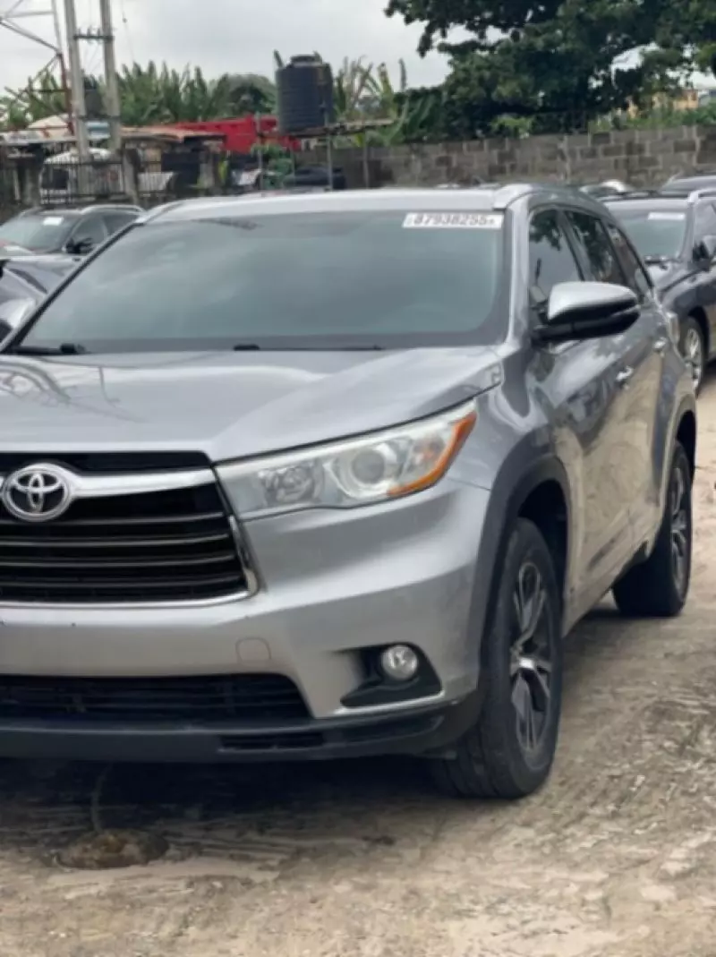 Toyota Highlander   - 2015