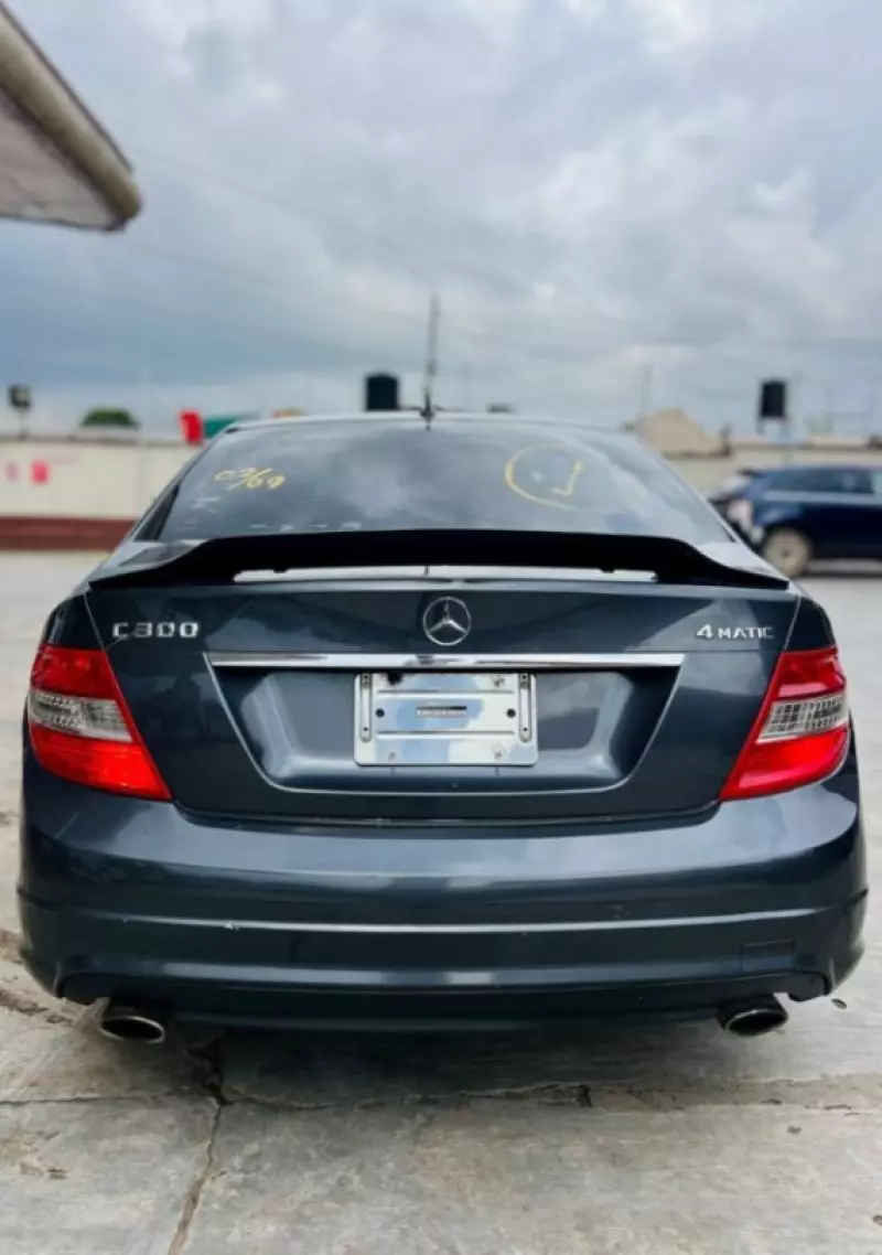 Mercedes-Benz C-Class - 2009