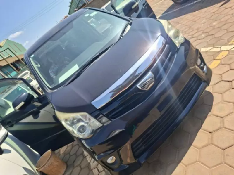 TOYOTA Noah   - 2013