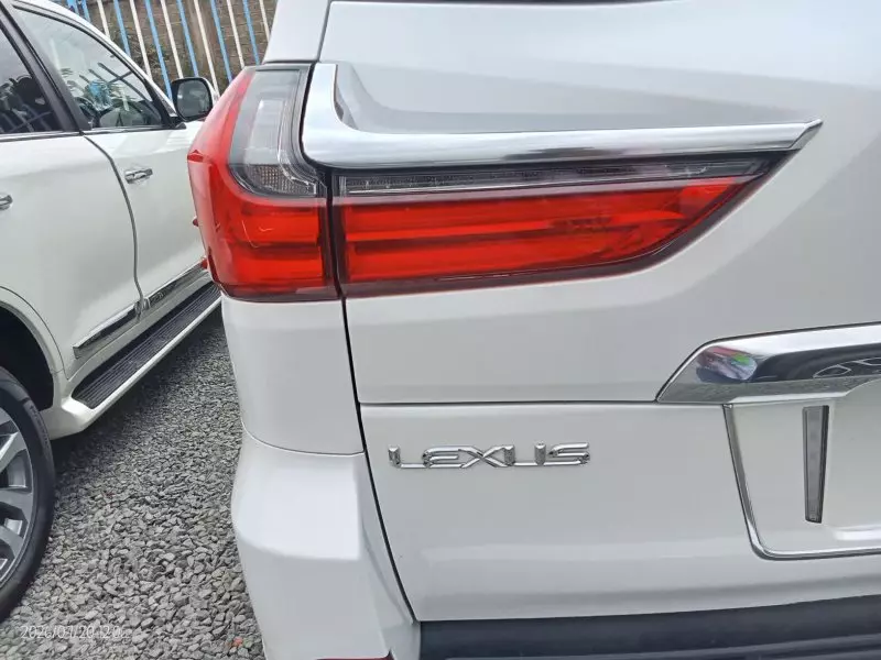 Lexus LX 570 - 2019