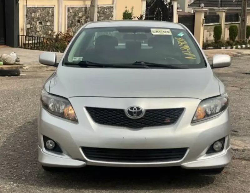 TOYOTA Corolla   - 2010