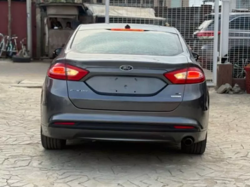 Ford Fusion   - 2013