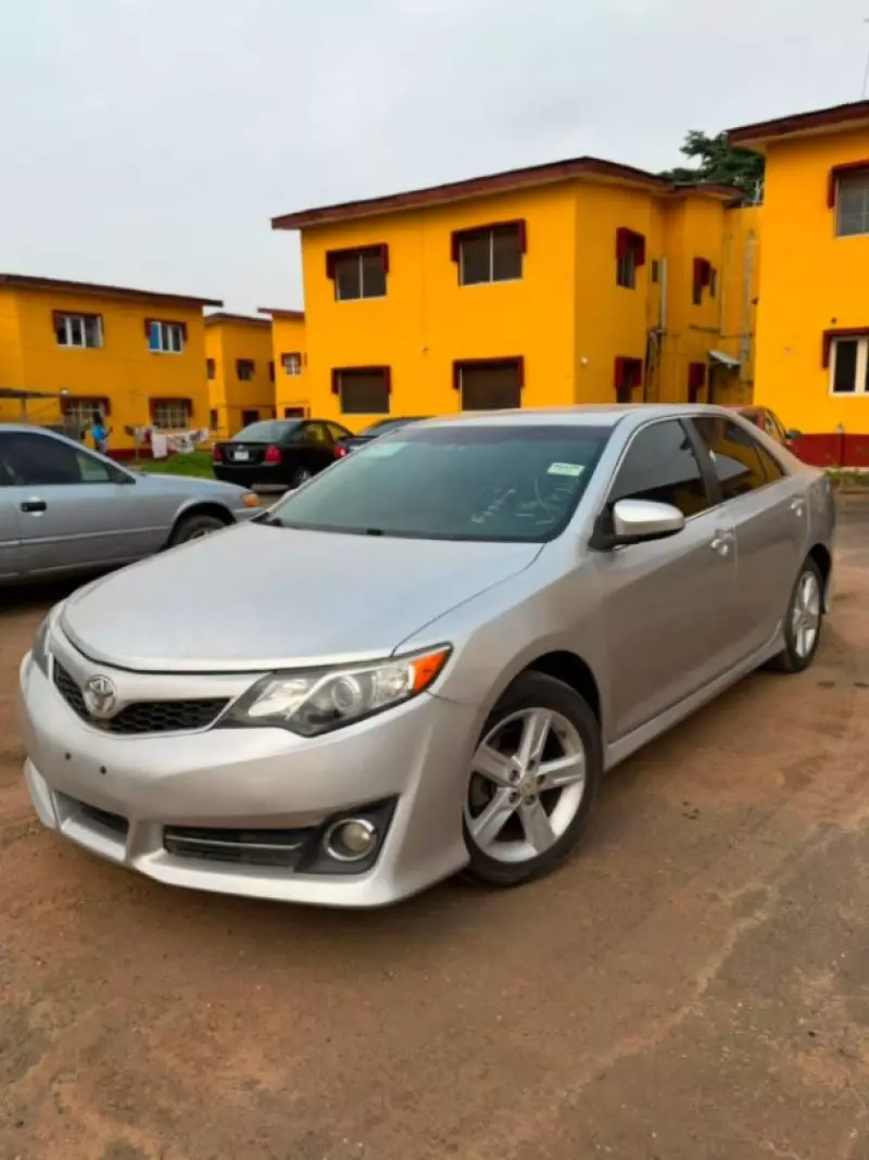 TOYOTA Camry   - 2012