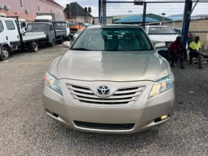 Toyota Camry   - 2009
