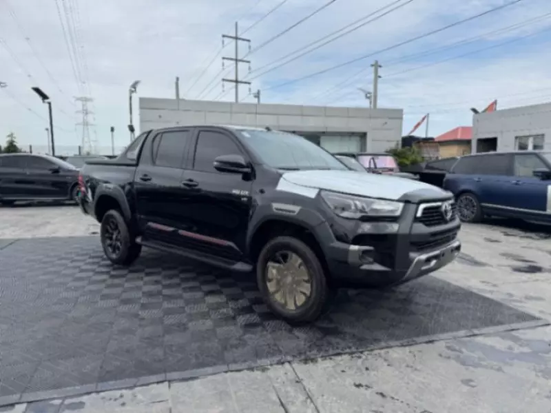Toyota Hilux   - 2025