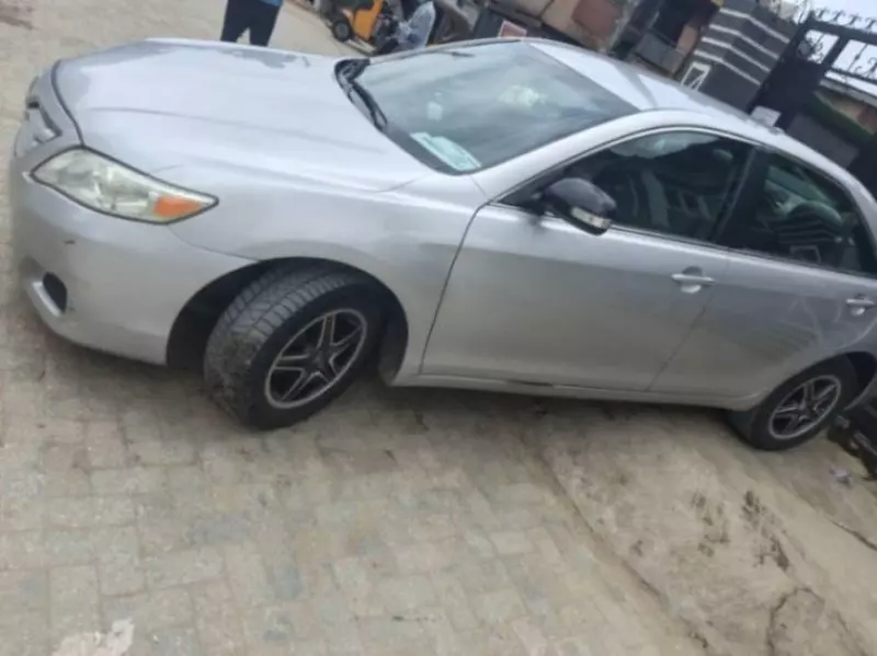 TOYOTA Camry   - 2011