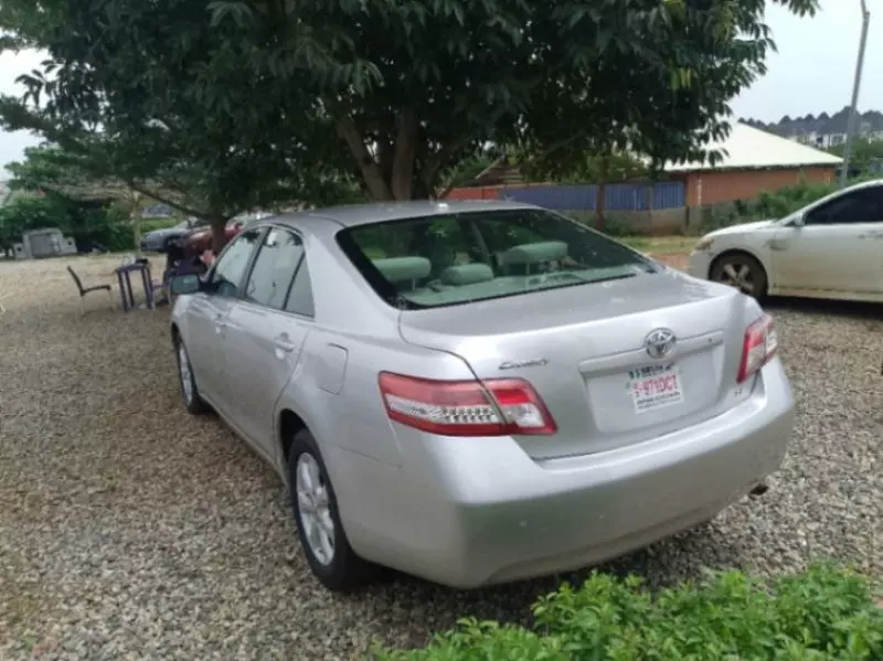 TOYOTA Camry - 2010