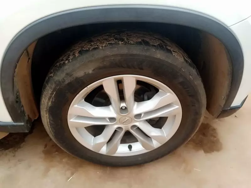 Nissan X-TRAIL    - 2012