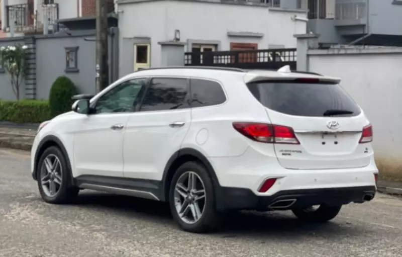 Hyundai Santa Fe - 2017