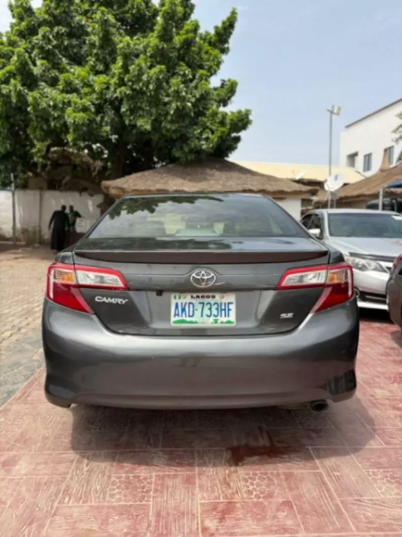 TOYOTA Camry - 2012