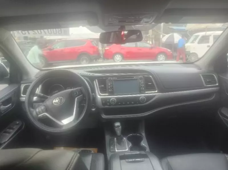 Toyota Highlander   - 2016