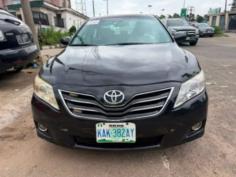 TOYOTA Camry   - 2010