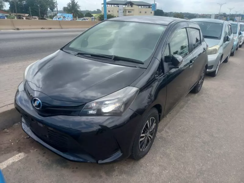 Toyota Vitz   - 2013