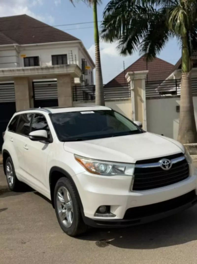 Toyota Highlander   - 2015