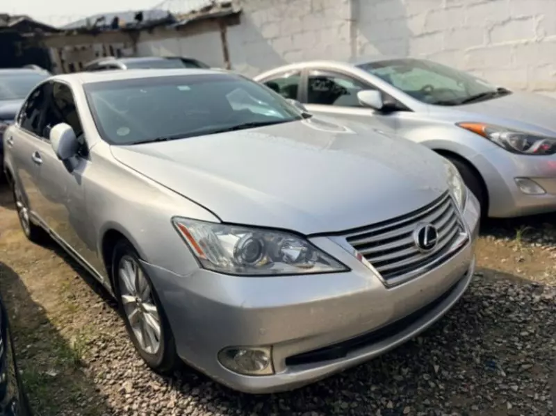 Lexus ES   - 2010