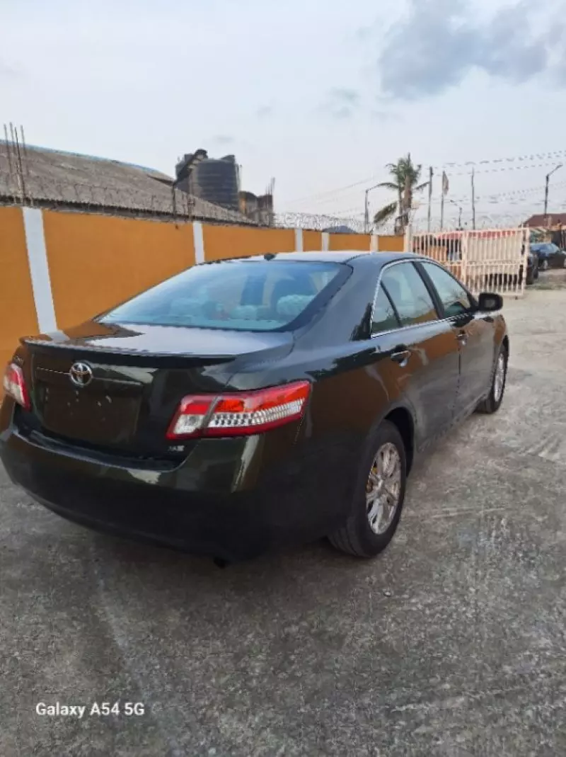 Toyota Camry   - 2011