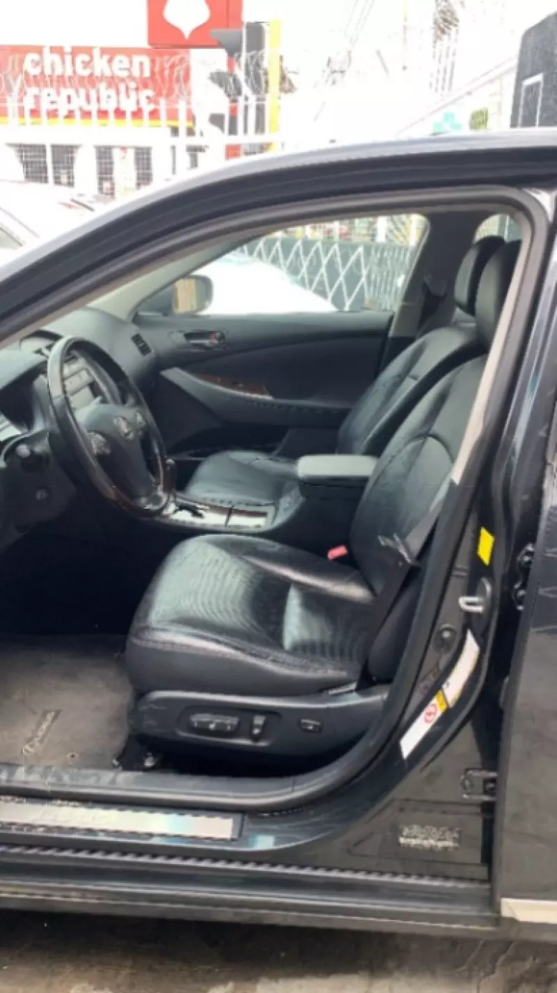 Lexus ES 250   - 2011