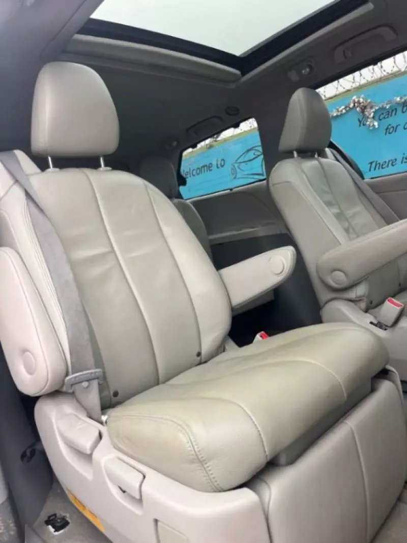 Toyota Sienna   - 2012