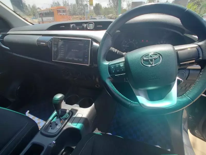 TOYOTA Hilux Revo    - 2020