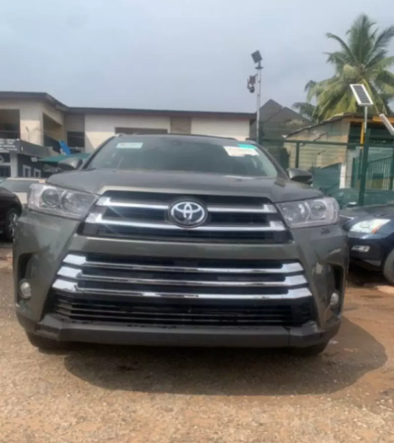 Toyota Highlander   - 2015