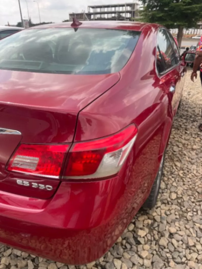Lexus ES   - 2011