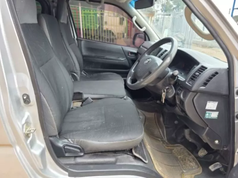 Toyota Hiace   - 2014