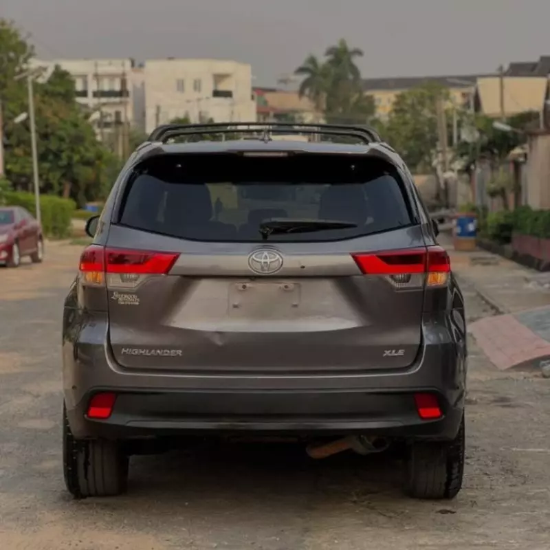 Toyota Highlander   - 2015