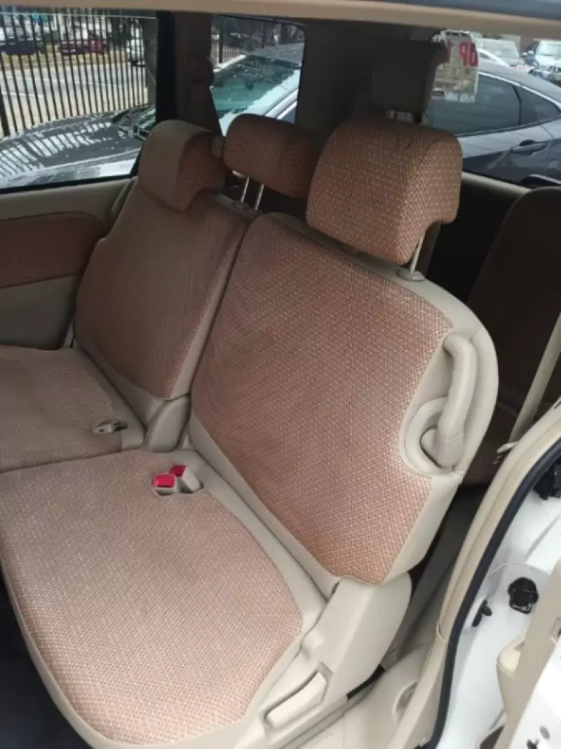 Toyota Sienta   - 2013